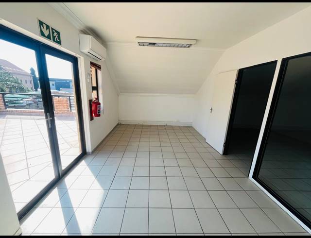 92M² OFFICE TO LET IN FOURWAYS